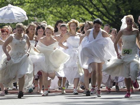 84 pequenos negócios também receberam um melhor. G1 - Mulheres vestidas de noiva participam de corrida na ...