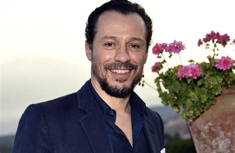 Born 2 march 1971) is an italian actor. Stefano Accorsi nel nuovo film di Ferzan Özpetek: titolo, data, cast - DonnaPOP