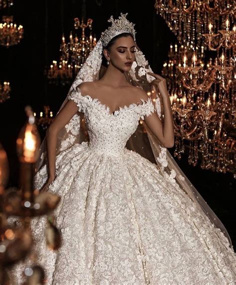 Bei der vielzahl der hochzeitskleider, den verschiedenen schnitten, farbtönen und farbnuancen. Just imagining myself in this dress omg wow. # ...