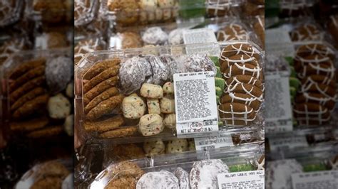 If you're not interested in this cookie platter for yourself, it could also make a. Costco Christmas Cookies - Gift Baskets Mrs Fields 24 Frosted Holiday Cookies Holiday Cookies ...