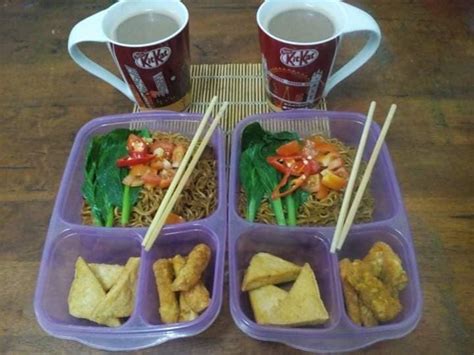 Namun, kenyataannya masih banyak anak sekolah yang belum berperilaku sarapan sehat yang dapat memenuhi. Bangun 5 Pagi Untuk Memasak, Ayah Ini Kongsi 30 Idea Bekal ...