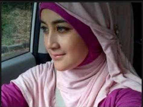 Umi Pipik Tidak Memakai Hijab