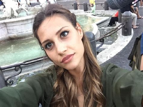 Valli beatrice is on facebook. Uomini e Donne, Beatrice Valli è incinta: arriva la conferma