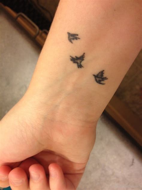 Sparrow tattoos can be use as cover up tattoos and they can be use with some other tattoo designs like flowers, skull, roses, clouds, leaf, and many more other things. Sparrow Tattoos | Tattoo Designs, Tattoo Pictures | Page 4