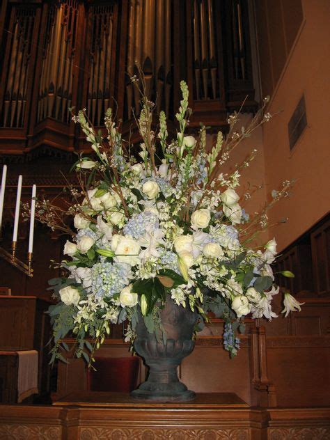 Balance the design with white flowers and delicate fabric for a fresh. 53+ trendy wedding ceremony church altar floral ...