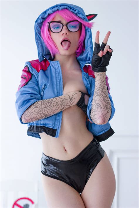 Use freeskins.com to get those fortnite skins for free! Fortnite Lynx By CarryKey - Cosplay Boobies