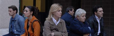 'contro saturno' esasen burada bir astroloji terimi, hani $u ters açı yapan, sıkan, bunaltan, disipline eden, ters 'satürn'ünden. Saturno contro (2007) - Streaming | FilmTV.it