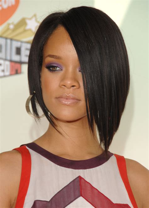 Rihanna looked amazingly gorgeous and stunningly beautiful in both the hairstyles. Pin on black hair