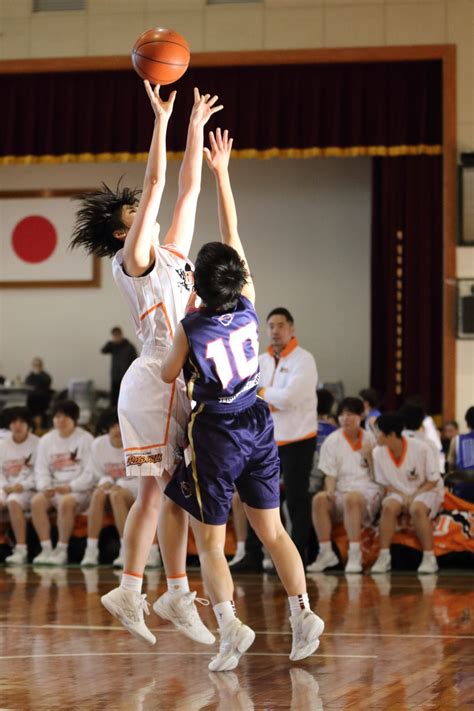 人 女の子 女性 学生 お友達と 話. 東筑紫学園高等学校 | 体育専攻（女子バスケットボール）