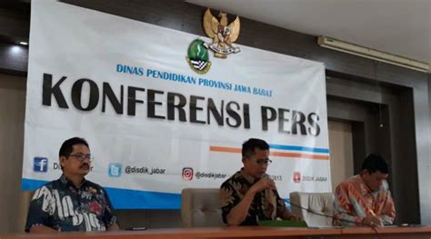 100%(1)100% found this document useful (1 vote). Alhamdulillah, Tunjangan Guru PNS Jabar Naik 100 Persen ...