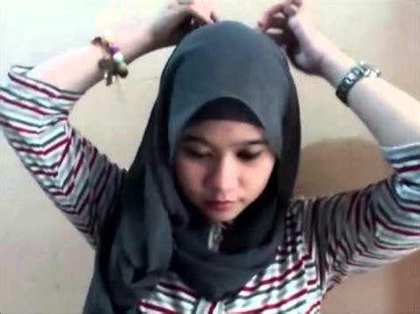 Seni berbusana muslim dengan jilbab dan hijab di pandu oleh pakar busana muslim mbak nitha yulianti dari house of. Tutorial Hijab Chubby | Hijab Video