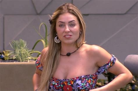 The show has a set number of contestants stranded on an isolated area for 24 to 62 days. Irmã defende Paula após comentários polêmicos no 'BBB ...