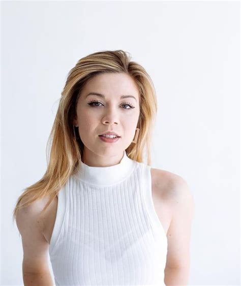 She is best known for her role as sam puckett. Pin on Jennette