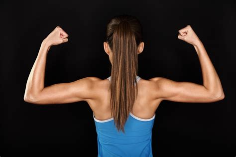 She covers herself with your arm. WatchFit - How to get toned arms: "Drop the dumbbells" workout