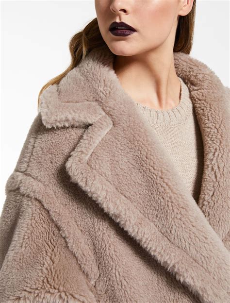 A confident collection with tailored silhouettes, sumptuous fabrications and couture details. Teddy Bear Icon Coat, navy - "GINNATA" Max Mara | Стиль ...