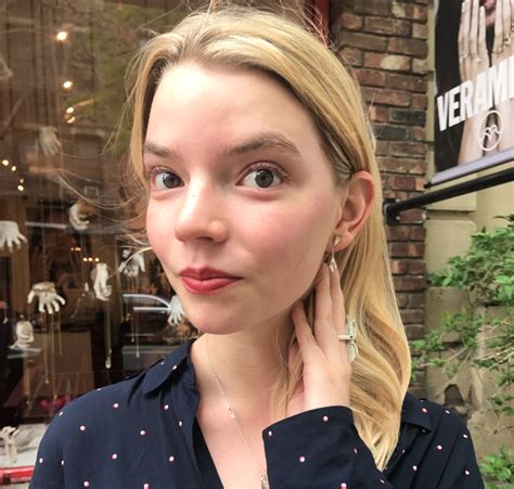 Is she married or dating a new boyfriend? Anya Taylor-Joy — VERAMEAT