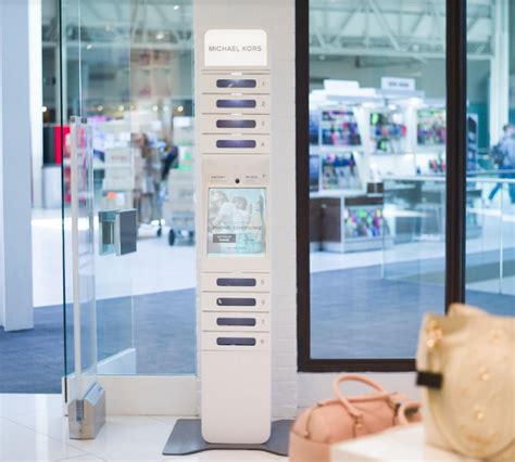 The archon works with most countertop materials, be it glass, marble, granite, wood, plastic, or quartz (it doesn't work with metal countertops). Phone charging station | Phone charging station, Cell ...