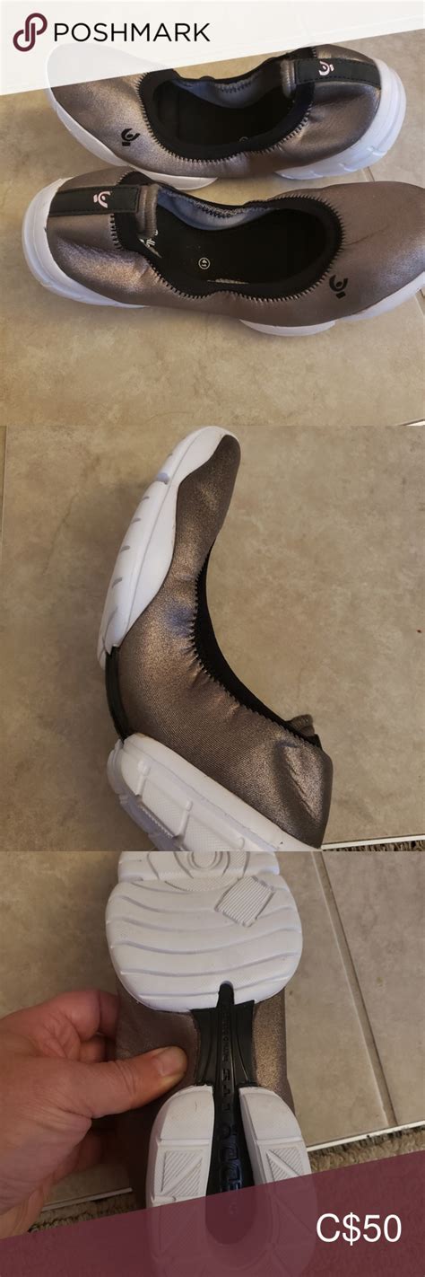 Young flexible dancer posing in pointe shoes. Freddy 3Pro Ballerina Flats sz 10 NWT | Ballerina flats ...
