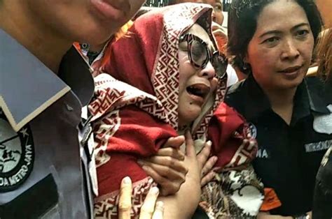 Berapa lama wanita yang nifas meninggalkan shalat? Fakta Mengejutkan Ditemukan Polisi Usai Tes Rambut Nunung ...