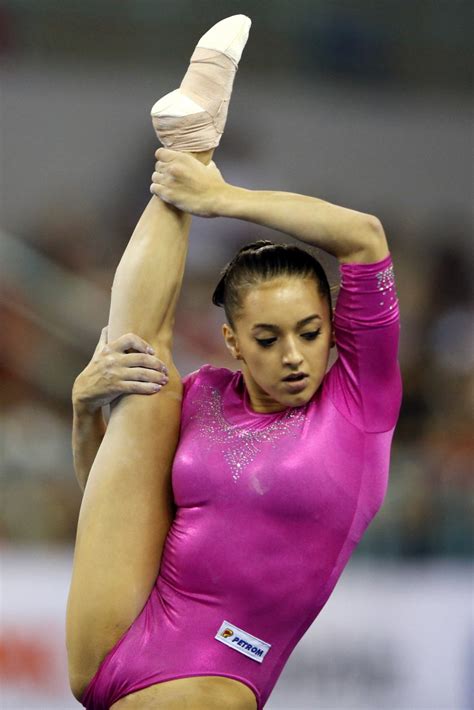 Revenue après une pause comptant trois années dans la compétition continentale. Hot Women In Sport: Larisa Iordache