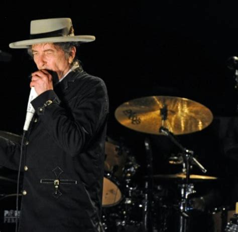 Wer erwägt, sich seinen auftritt in würzburg anzusehen, sollte sich über einiges im klaren sein. Leute: Bob Dylan singt - und schweigt - WELT