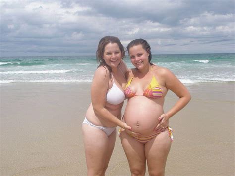 Hit girlfriend removing clothes and pressing big boobs. Pregnant with a girlfriend on the beach Porn Pic - EPORNER