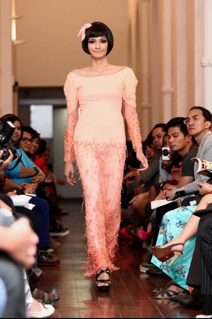 This rendition of the hp spectre folio is a convertible laptop that uses genuine leather to invoke the luxury feeling that often comes with. Fashion Show Raya 5 Stars II : Rizman Ruzaini
