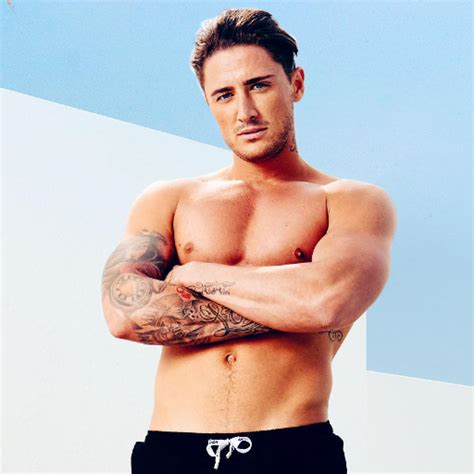 He grew up with his siblings and colleagues in the street of london. Stephen Bear Addresses The Rumors That He And Kylie Jenner ...