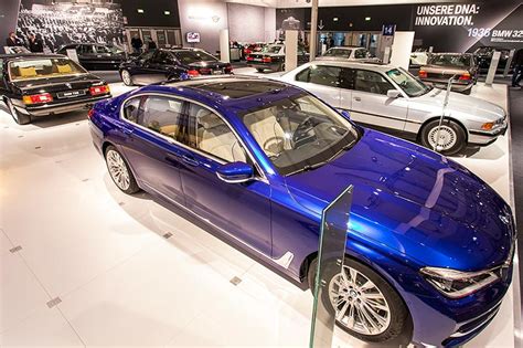 Bmw m4cs san marino blau metallic finanzierung möglich. Foto: BMW M760Li xDrive Excellence Individual (G12), in ...