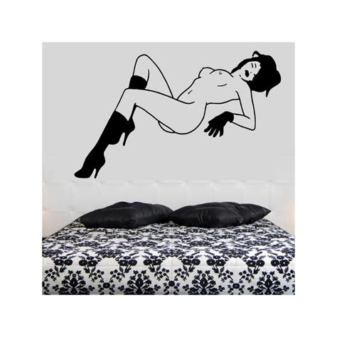 Une femme fait éjaculer son mari en léchant et en léchant le cul sur realwives69.com. Sticker Femme nue sexy Allongée
