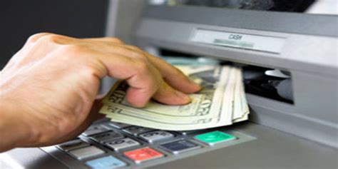 Mesin ini memiliki sejumlah fungsi layanan yang meliputi menarik uang tunai. Modus Baru Kuras Uang dengan Mengganjal Mesin ATM | Media ...