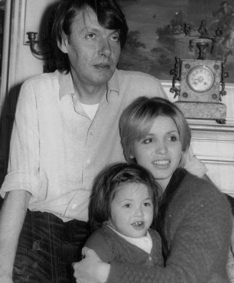 A parlare è dori ghezzi, storica compagna di faber, che intervistata alla rivista sono gf, drammatica rissa in diretta tra malgioglio e la de andrè la de andrè è in guerra aperta con suo padre cristiano, figlio di fabrizio. Avete mai visto la figlia di Fabrizio De Andrè, nata dal ...