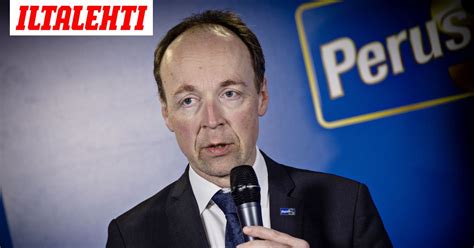 Huhtikuuta 1971 tampere) on helsinkiläinen perussuomalainen poliitikko ja blogikirjoittaja. Jussi Halla-aho pitää poliittisen tilannekatsauksen
