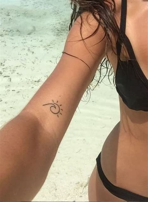 While she seems to be satisfied with how the tat came out, in her instagram stories debuting it, she complains how expensive. Small tattoo on hand, Tiny tattoo design for woman, simple ...