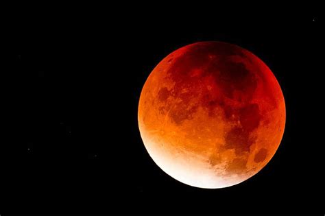 Aufgrund seiner elliptischen umlaufbahn variiert die entfernung des mondes von der erde zwischen ungefähr 363.345 km und 405.500 km. 60 Best Pictures Wann Geht Der Mond Heute Auf / Die ...