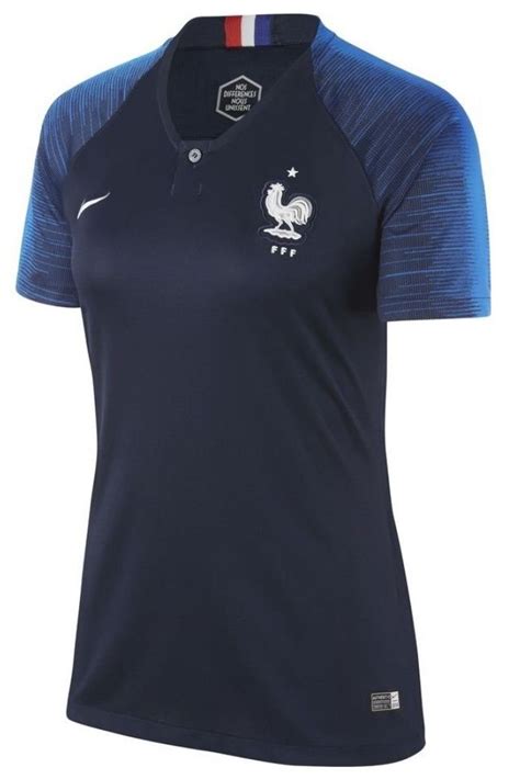 No estádio parque dos príncipes, toda a seleção da frança foi acompanhada pelos torcedores e uma música para dar a volta. FRANÇA, CAMISA FEMININA 1, TITULAR 2019