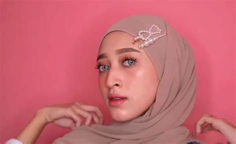 Today we're pleased to announce that we have discovered an. 8 Tutorial Hijab Pashmina Simple Dan Mudah, Kekinian Pas ...