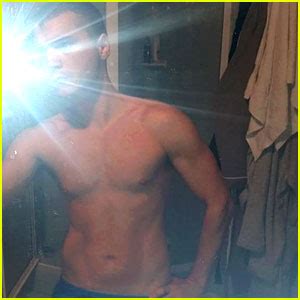 18 year old bathroom sex. Emile Hirsch Posts Shirtless Selfie of New Lean Physique ...