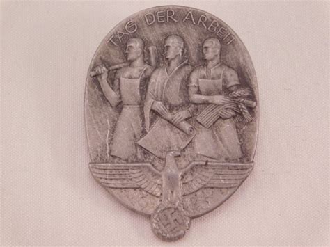 Значок день труда 1 мая 1935 третий райх. WWII German Tag Der Arbeit 1935 Tinnie - Trade In Military