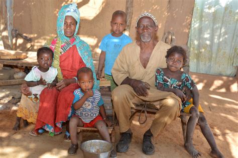 Hierbei wird die klitoris teilweise oder komplett abgetrennt. Mali - Starke Stimmen gegen weibliche Beschneidung ...