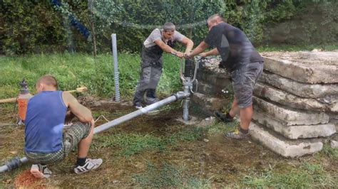 Gruntu zagospodarowanego w ten sposób nie da się przeoczyć. Montaż Instalacji Fotowoltaicznej Na Gruncie - SUNTRANS ...