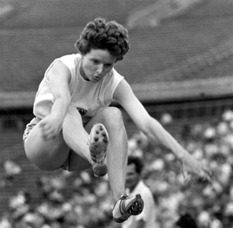 Her international career lasted from 1960 to 1972. Ausgezeichnet: Die deutschen Sportlerinnen des Jahres ...