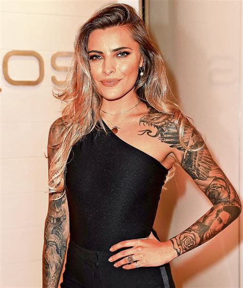 Mit sophia thomalla plaudert luke über körperkunst und guckt sich die tattoos von sophia mal als kind zweier schauspieler groß geworden, verspürte sophia thomalla schon früh den wunsch, auch. Sophia Thomalla voll verhüllt: Wem sie hier die ...