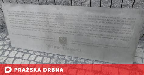 „promiňte, připadá vám to normální, tady to chování? promluvil starosta na řidiče a upozornil na to, že kousek dál je parkoviště. Pavel Novotný nechal v Řeporyjích instalovat pamětní desku ...