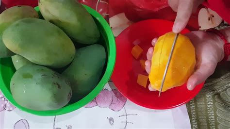 Kenal mangga harum manis durian memang popular namun mangga harum manis agak tersohor juga. Cara Potong MANGGA Harum manis Tanpa PUTUS Kulitnya - YouTube