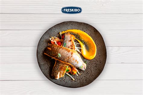 Una suculenta y sabrosa receta de pescado es la lubina con velouté de queso ahumado y panceta, ideal para un día festivo o de diario, pues es fácil de hacer además de fácil de presentar, seducirá por. Como Hacer Al Horno Alaska