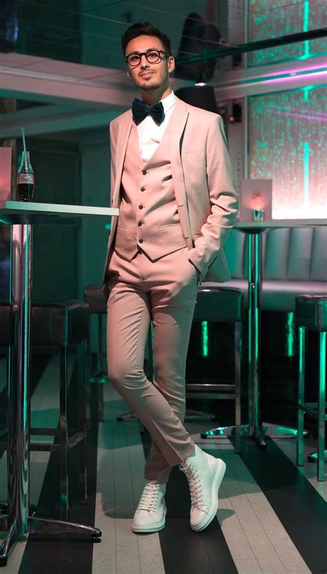 2017 hot pink casual men suit daily work wear skinny party tuxedo topic wedding tuxedos terno masculino (jacket+pants+tie). Express yourself: Millennial Pink suit | Pink suit men ...