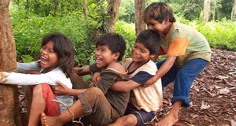 ¡aprende riendo y jugando con tus dibujos animados preferidos. Aquí solo hay niños jugando | Niños jugando, Jugar, Niños ...