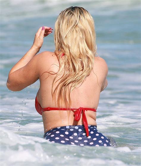 Which popular attractions are close to miami heat beach resort by cocotel? NICOLE COCO AUSTIN in Bikini at a Beach in Miami 01/17 ...