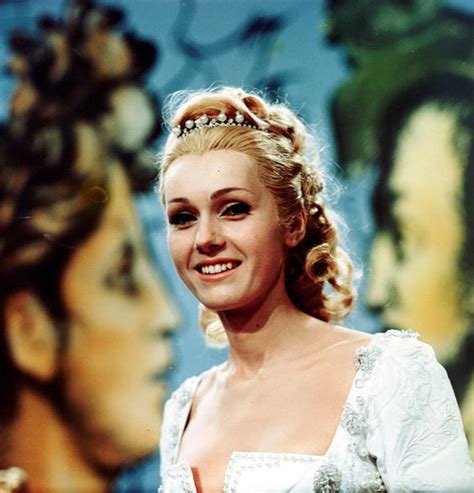 Helena vondráčková (born 24 june 1947, in prague) is a czech singer whose career has spanned five decades. Helena Vondráčková: Původně směřovala úplně jinam než na ...